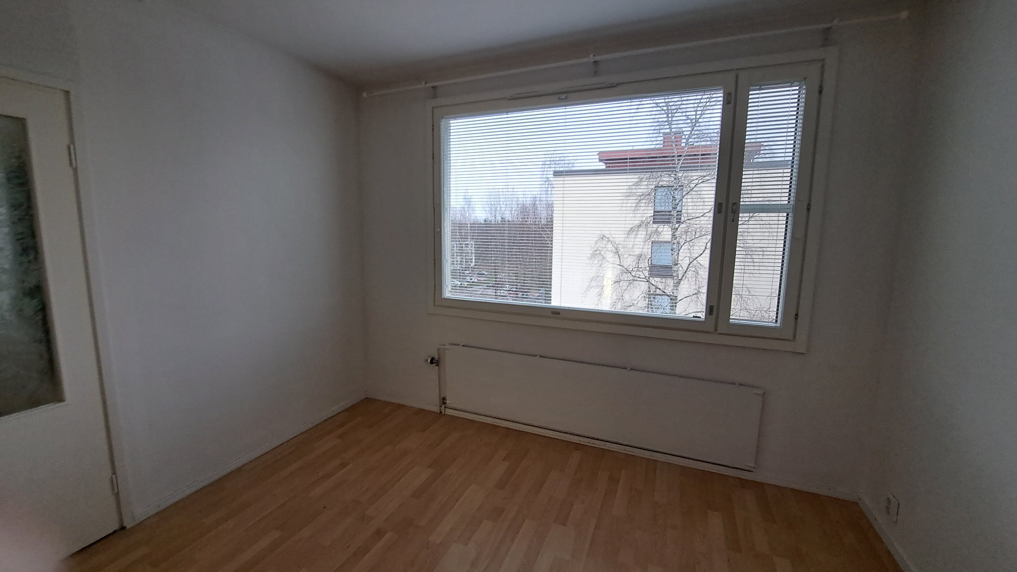 Huoneiston sisämaalaus ja lattioiden kunnostus – peruskorjaustyöt Vantaalla
