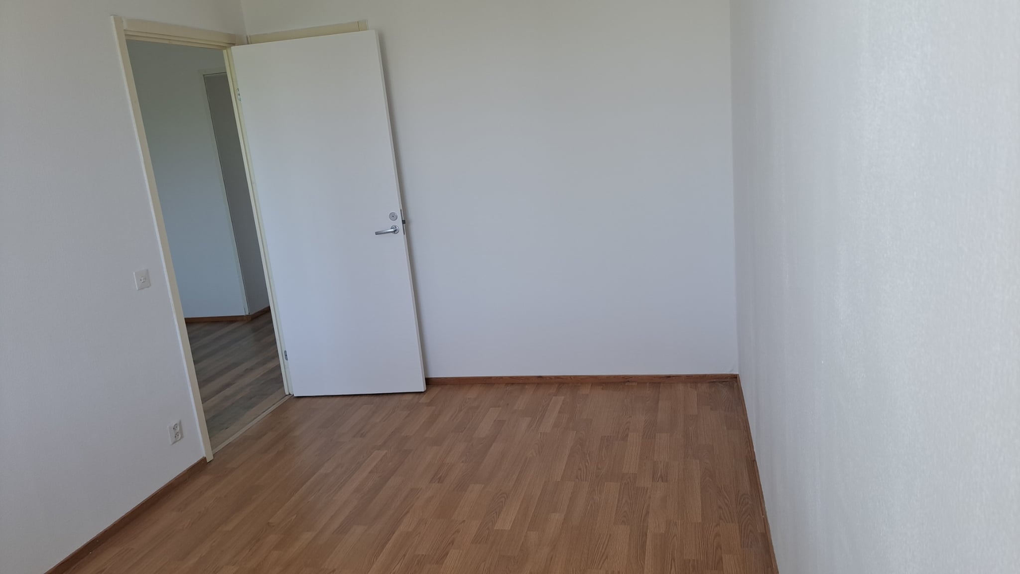 Asunnon sisäremontti ja seinäpintojen maalaus